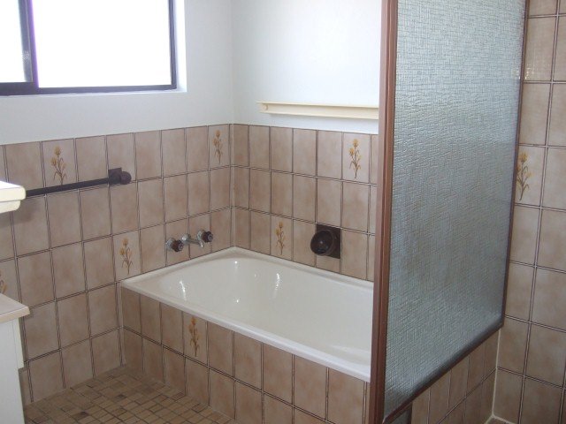 Unit 1-110 Christine Aveune  BURLEIGH WATERS 4