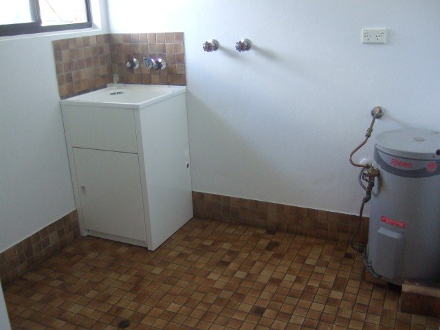 Unit 1-110 Christine Aveune  BURLEIGH WATERS 8