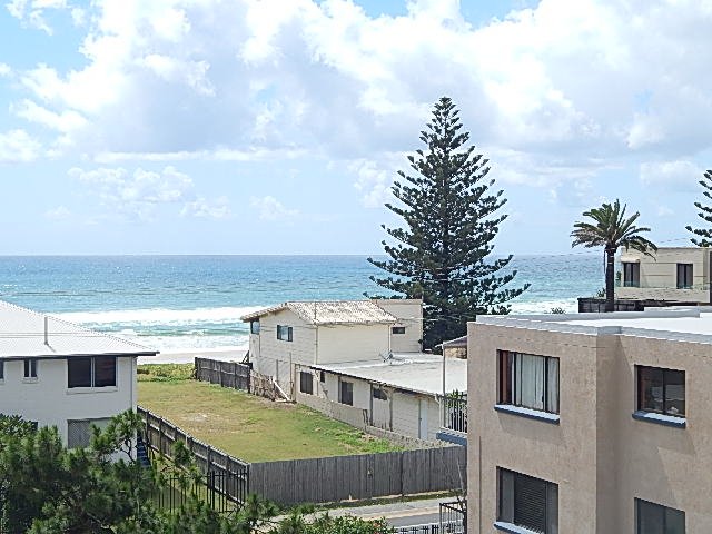 Unit 10/10 Dudley Street MERMAID BEACH 13