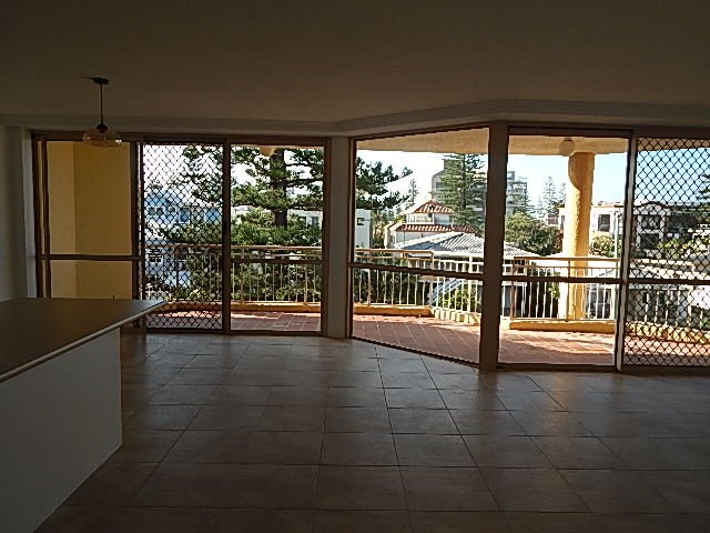 Unit 10/10 Dudley Street MERMAID BEACH 2