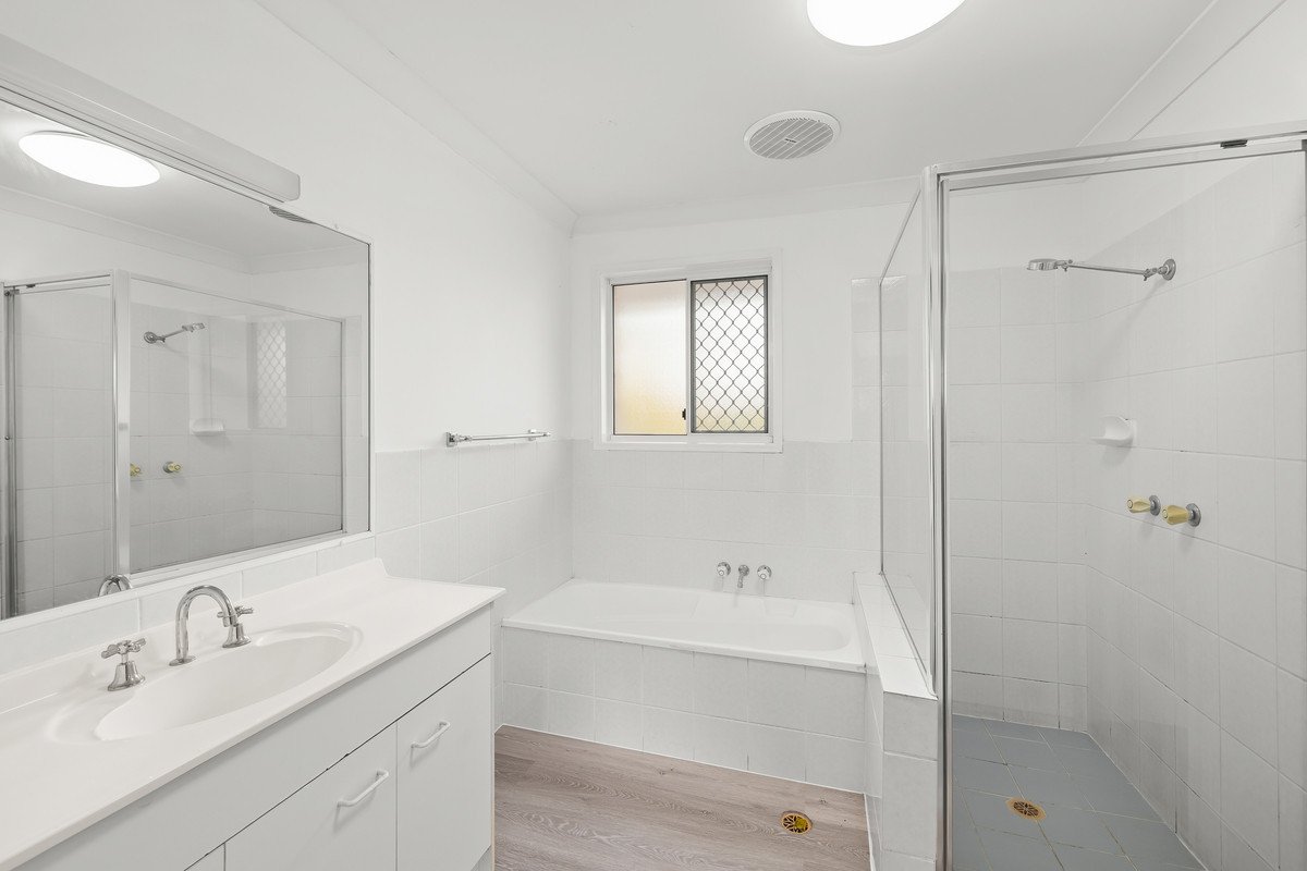 Unit 10/9-15 Harrier Drive BURLEIGH WATERS 4