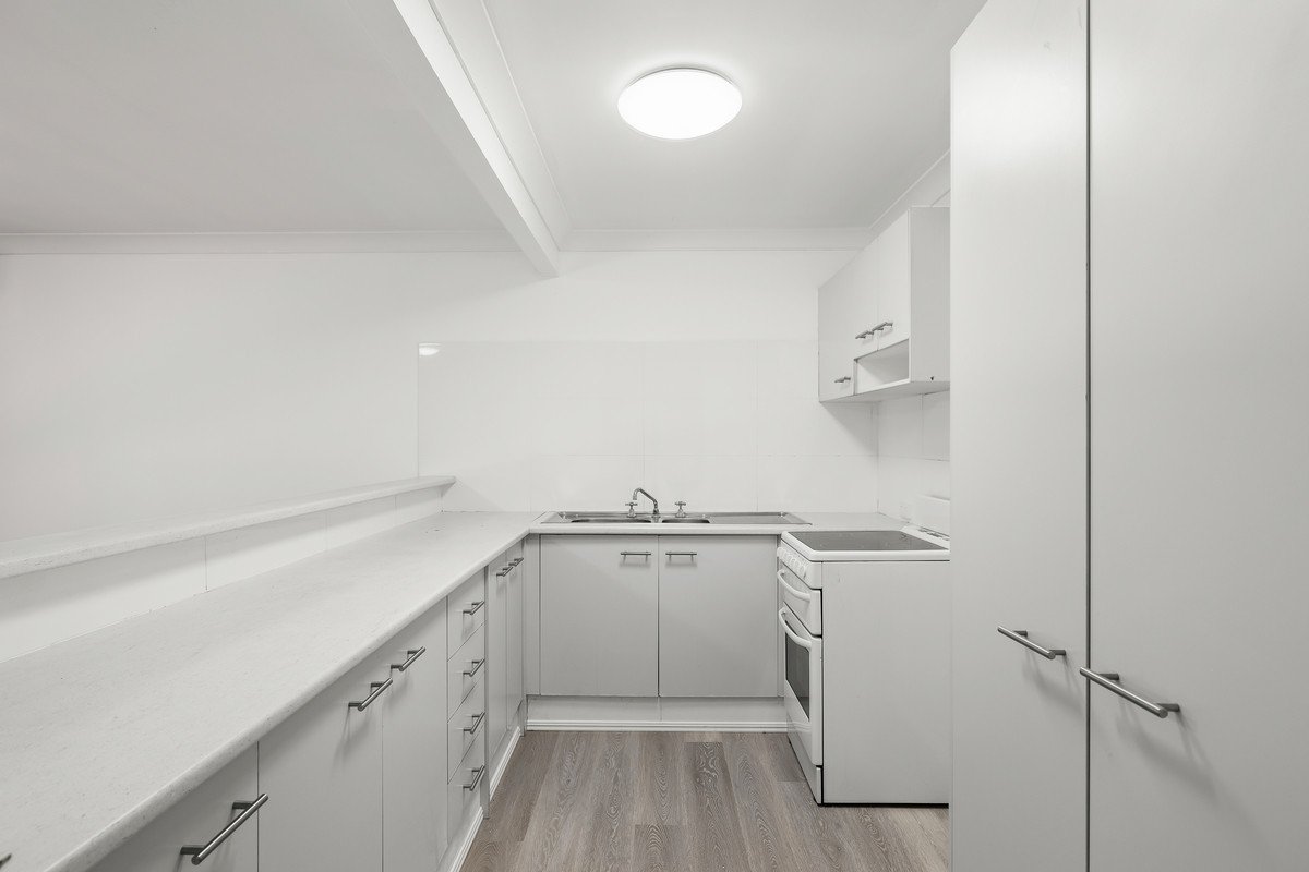 Unit 10/9-15 Harrier Drive BURLEIGH WATERS 2