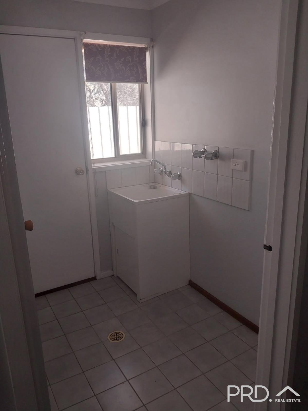 Unit 11, 2 West Road BURONGA 6