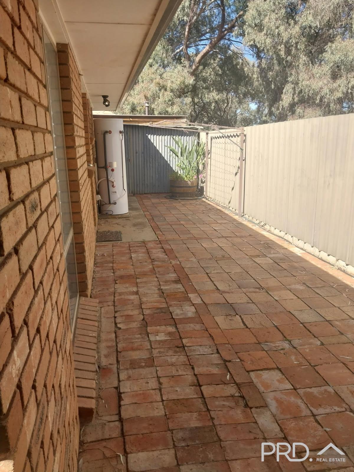 Unit 11, 2 West Road BURONGA 8