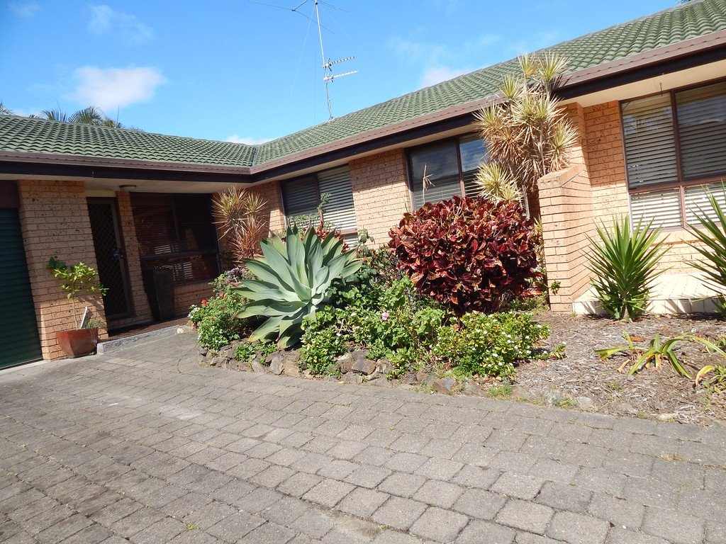 Unit 1/110 Christine Avenue BURLEIGH WATERS 13