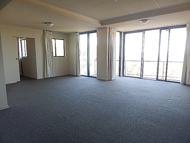 Unit 1126/1 Ocean Street BURLEIGH HEADS 2