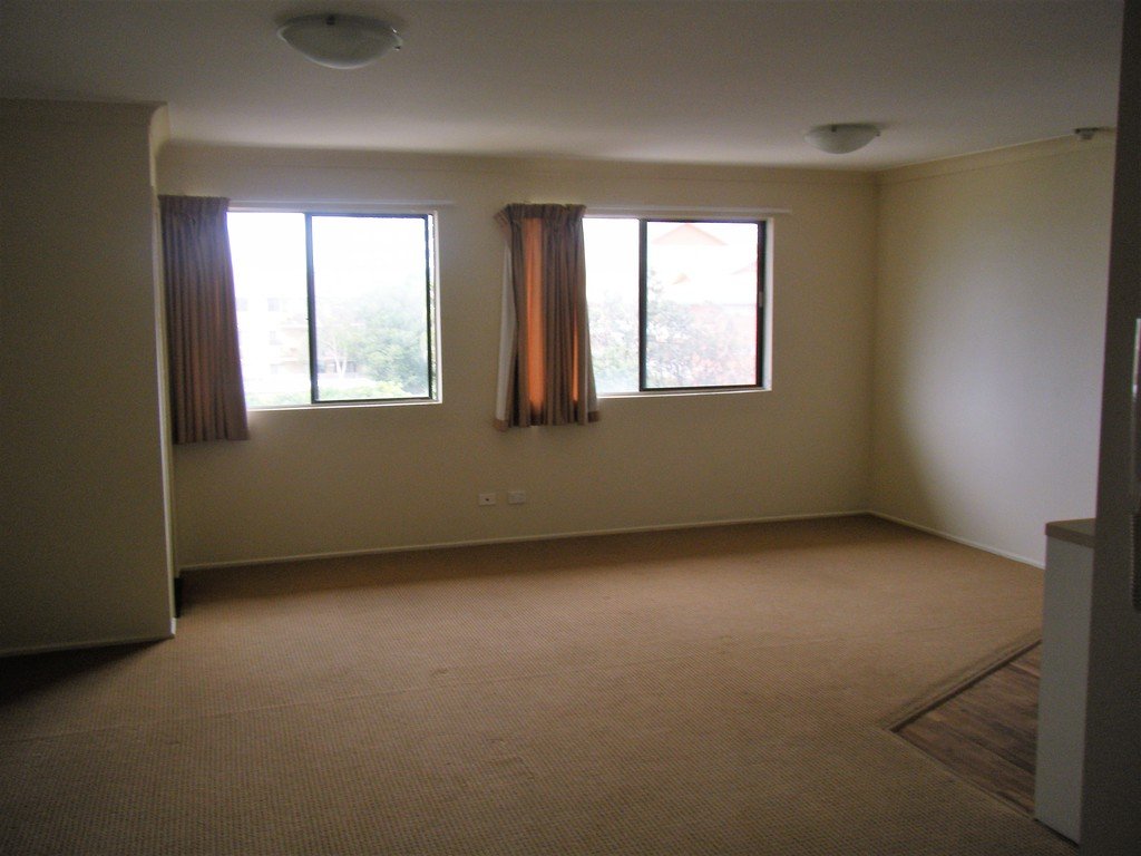 Unit 11/276 The Esplanade MIAMI 2