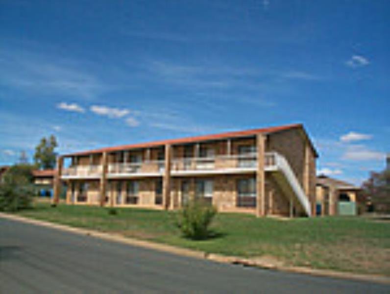 Unit 1/21 Nordlingen Drive TOLLAND 1