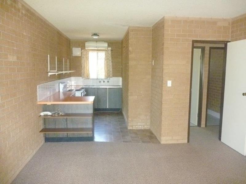 Unit 1/21 Nordlingen Drive TOLLAND 2