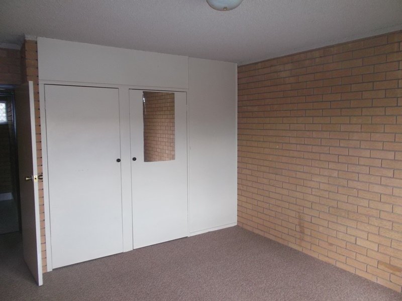 Unit 1/21 Nordlingen Drive TOLLAND 4