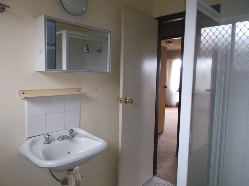 Unit 1/21 Nordlingen Drive TOLLAND 6