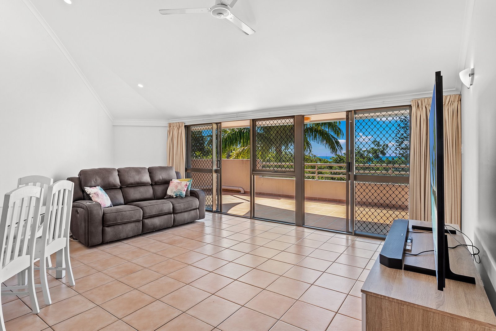 Unit 1/257 Shute Harbour Road AIRLIE BEACH 2
