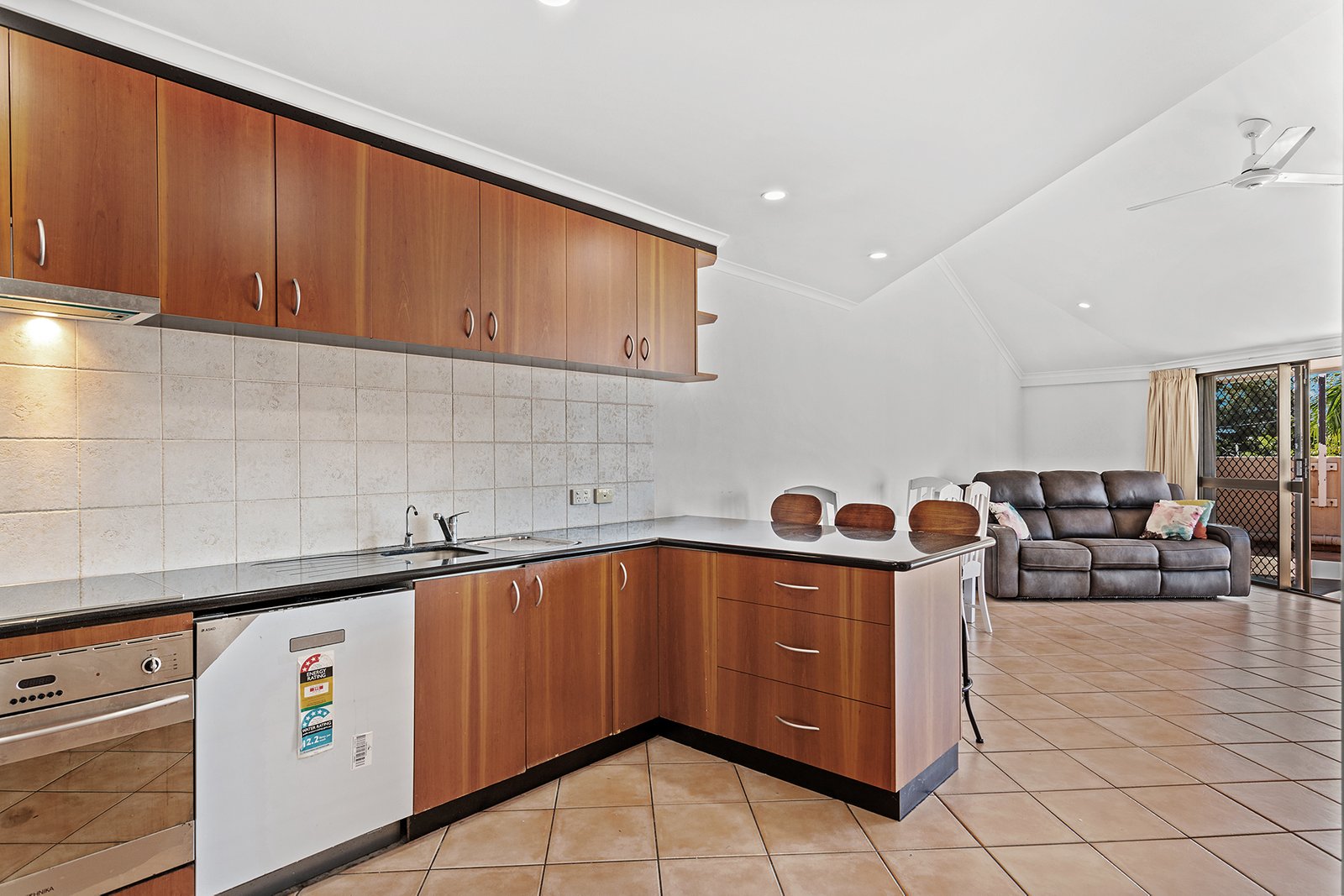 Unit 1/257 Shute Harbour Road AIRLIE BEACH 4