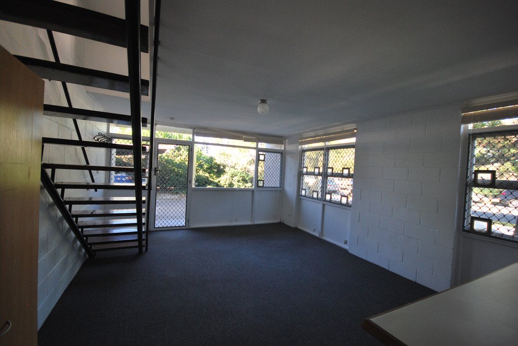 Unit 1/3 Margaret Avenue BROADBEACH 6