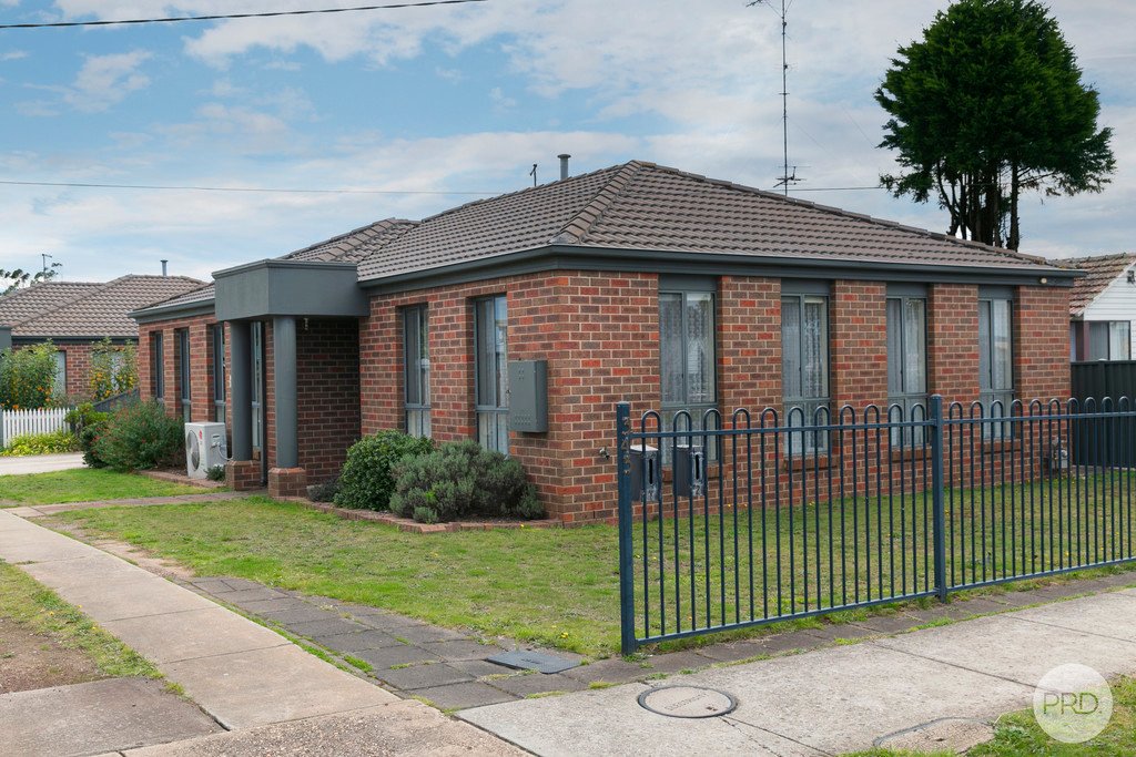 Unit 1/343 Gillies Street North WENDOUREE 2