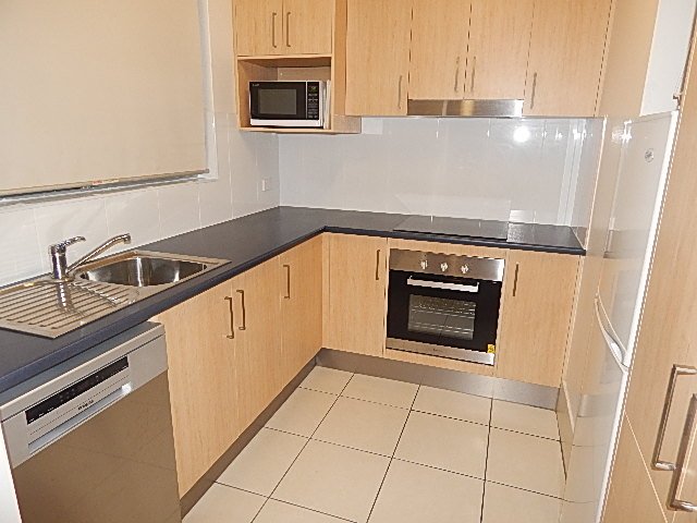 Unit 14 82 The Esplanade BURLEIGH HEADS 3