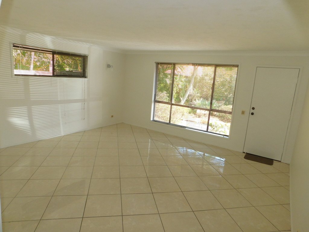 Unit 1/4 Greenleaf Close BURLEIGH WATERS 2