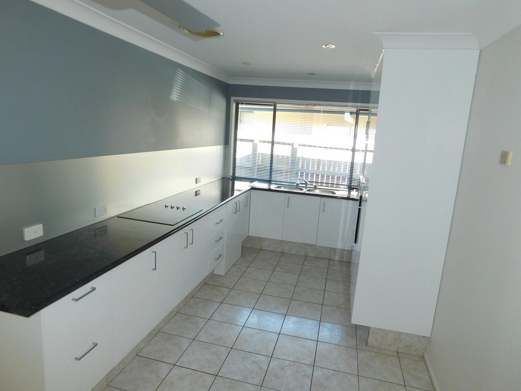 Unit 1/4 Greenleaf Close BURLEIGH WATERS 4