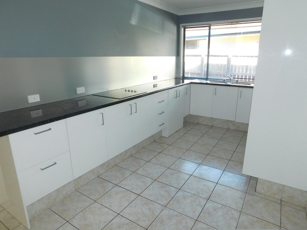 Unit 1/4 Greenleaf Close BURLEIGH WATERS 5