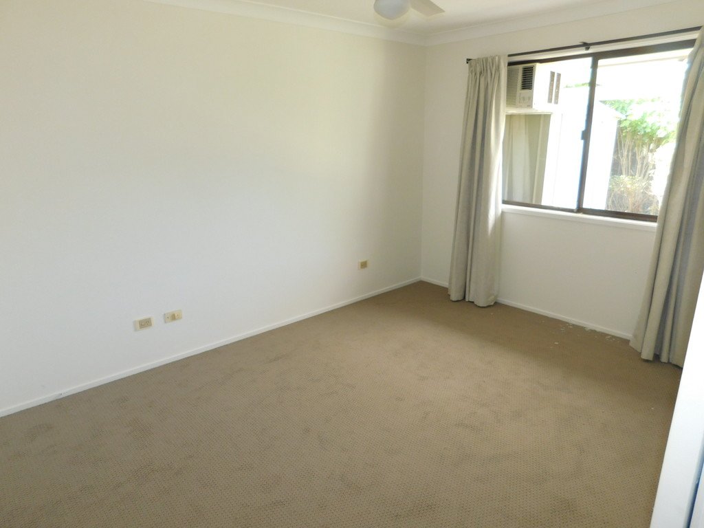 Unit 1/4 Greenleaf Close BURLEIGH WATERS 7