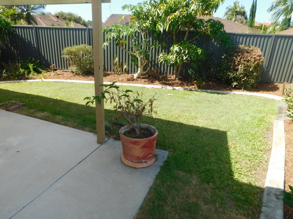 Unit 1/4 Greenleaf Close BURLEIGH WATERS 11