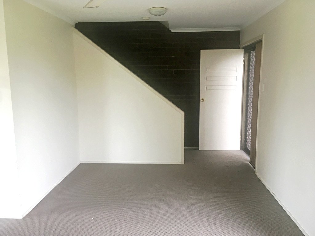 Unit 1/5 Barnes Place CANNONVALE 4