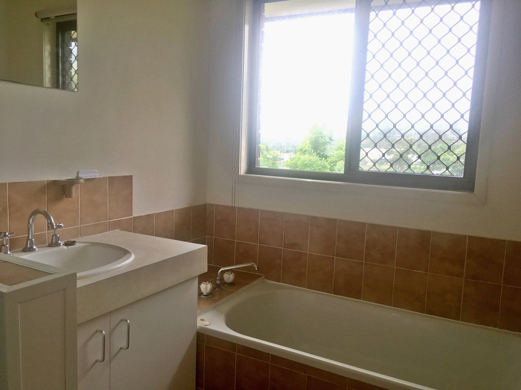 Unit 1/5 Barnes Place CANNONVALE 7