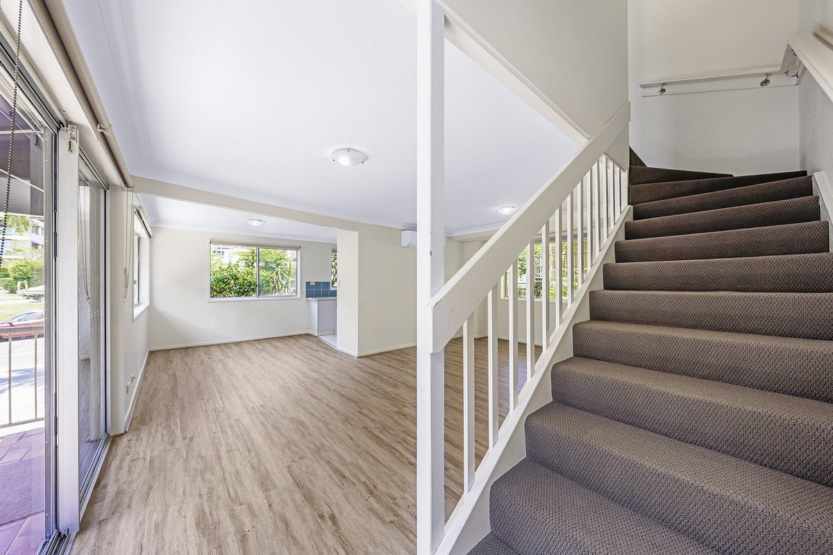 Unit 1/7-9 Ewart Street BURLEIGH HEADS 3