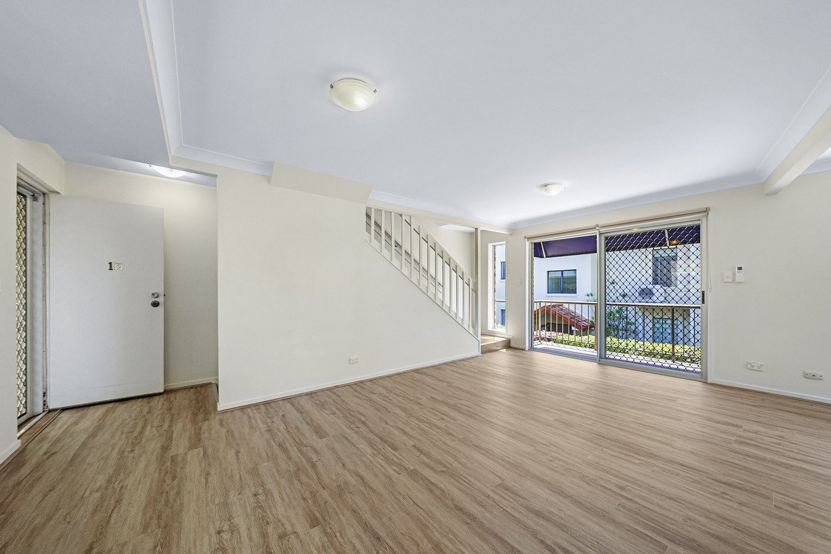 Unit 1/7-9 Ewart Street BURLEIGH HEADS 2