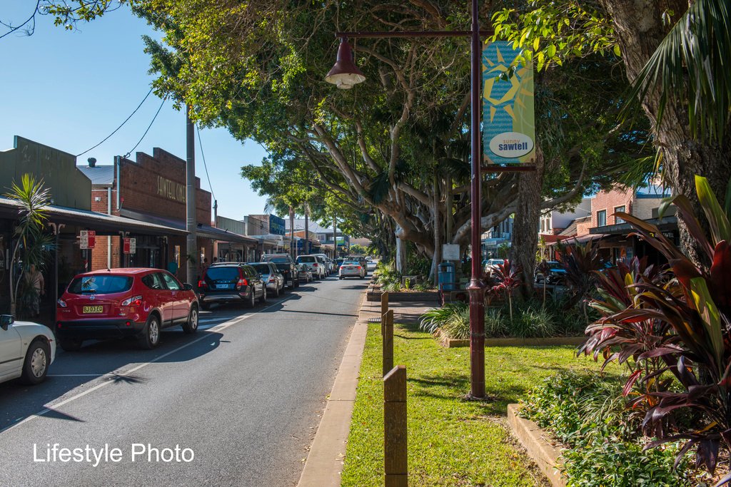 Unit 2 1B Royal Palm Drive SAWTELL 4