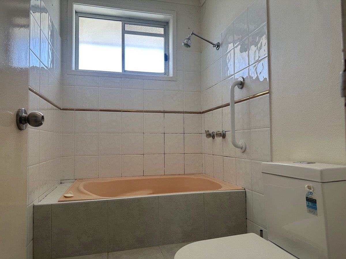 Unit 21 "St Marie" 1899 Gold Coast Highway BURLEIGH HEADS 7