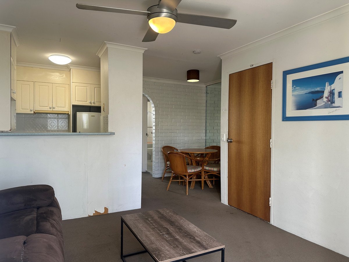 Unit 21 "St Marie" 1899 Gold Coast Highway BURLEIGH HEADS 8