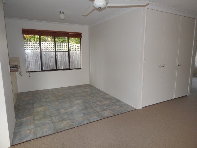 Unit 2/110 Christine Avenue BURLEIGH WATERS 4