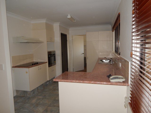 Unit 2/110 Christine Avenue BURLEIGH WATERS 5