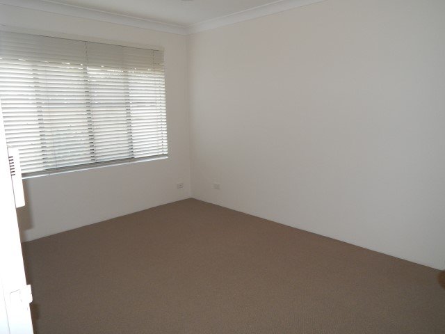 Unit 2/110 Christine Avenue BURLEIGH WATERS 7