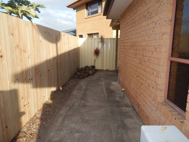 Unit 2/110 Christine Avenue BURLEIGH WATERS 9