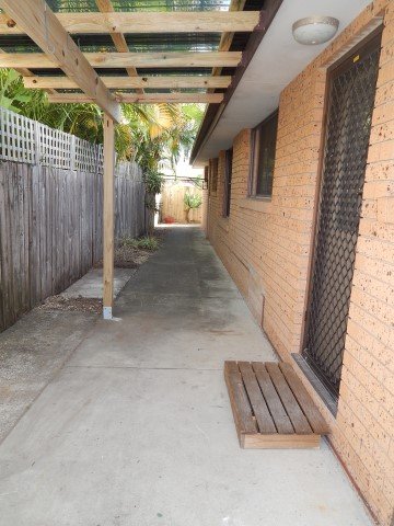 Unit 2/110 Christine Avenue BURLEIGH WATERS 10