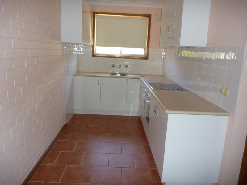 Unit 2/263 Bourke Street TOLLAND 2