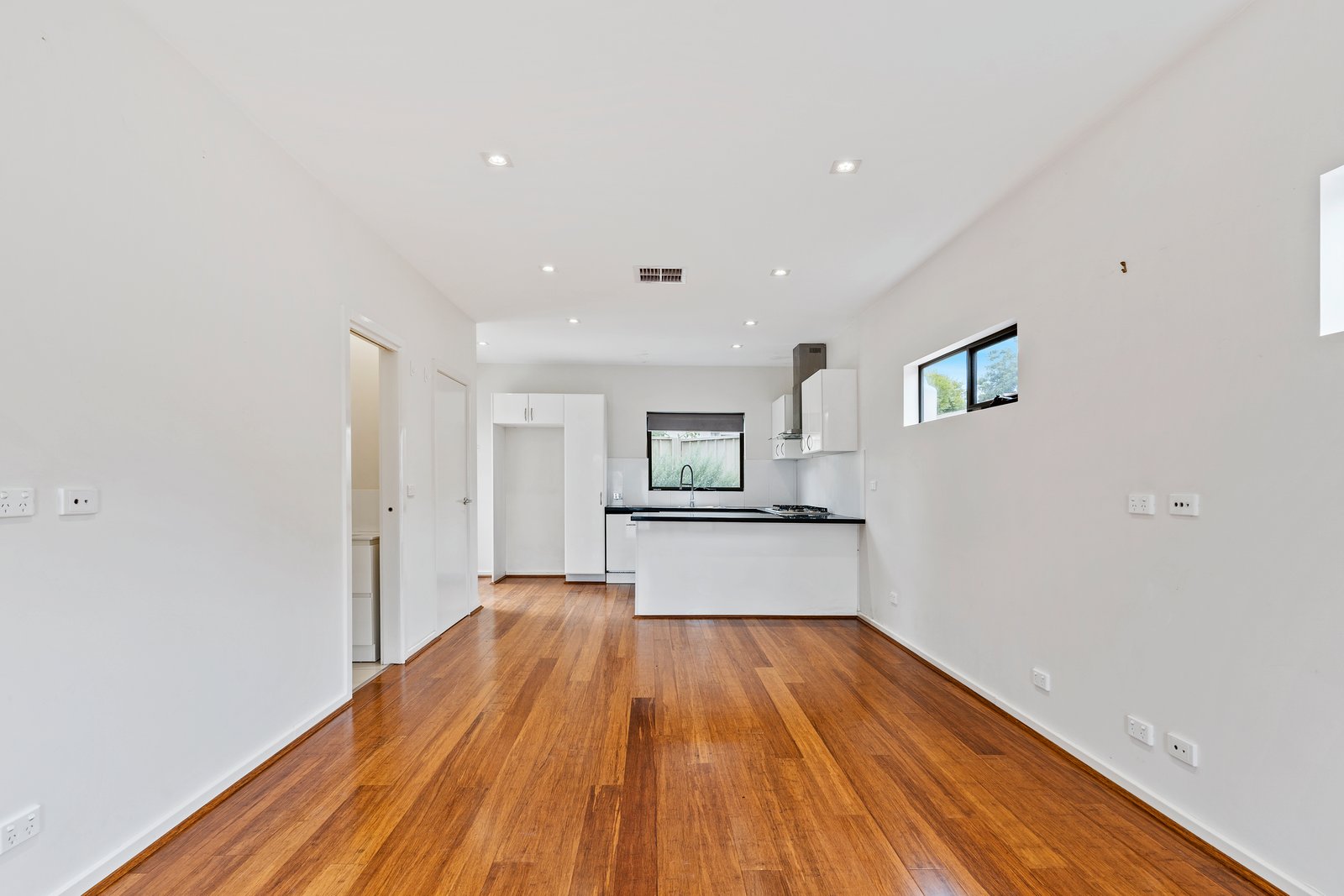 Unit 2/3 High Street KANGAROO FLAT 4
