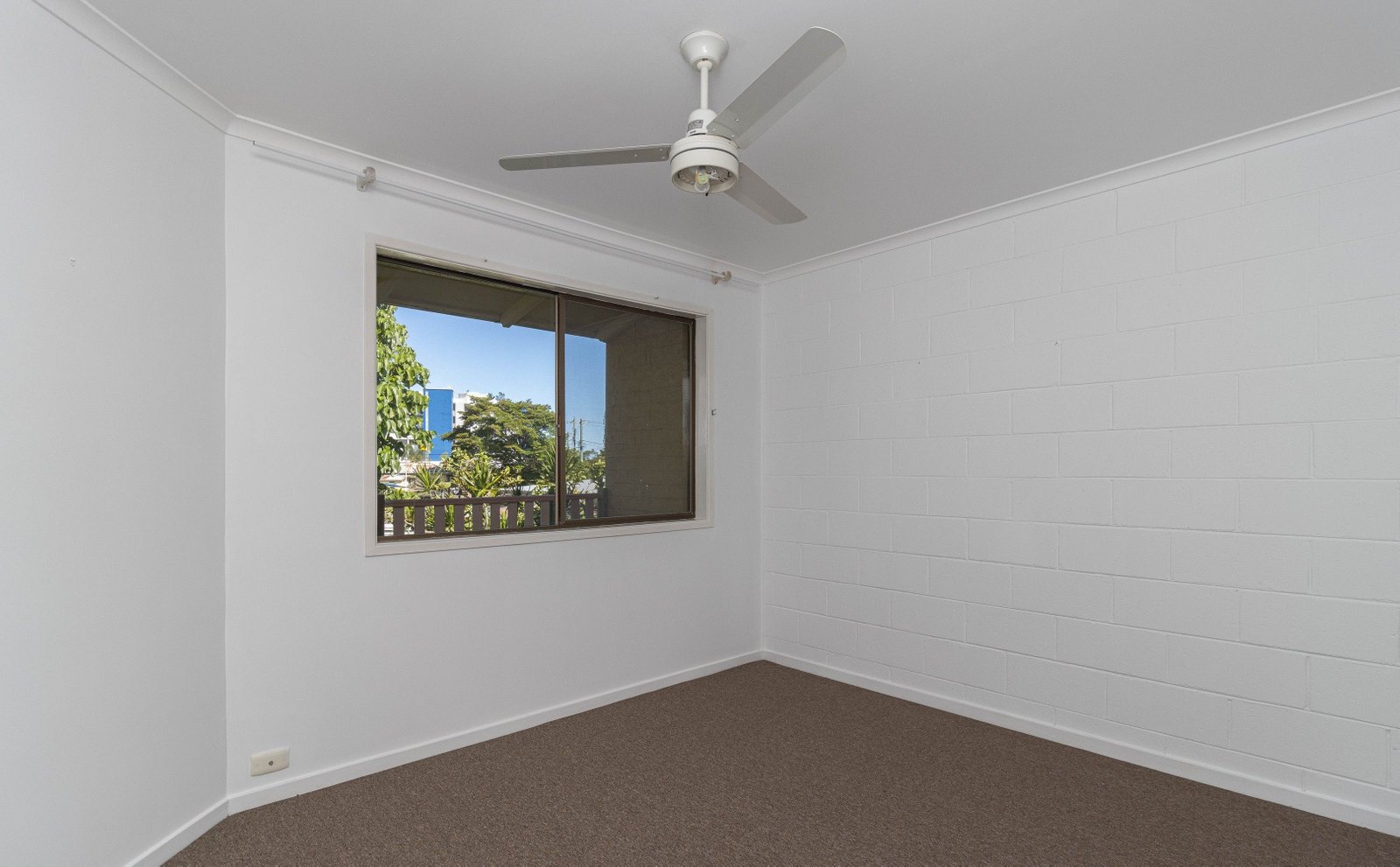 Unit 3/10 Hibiscus Street  URANGAN 8