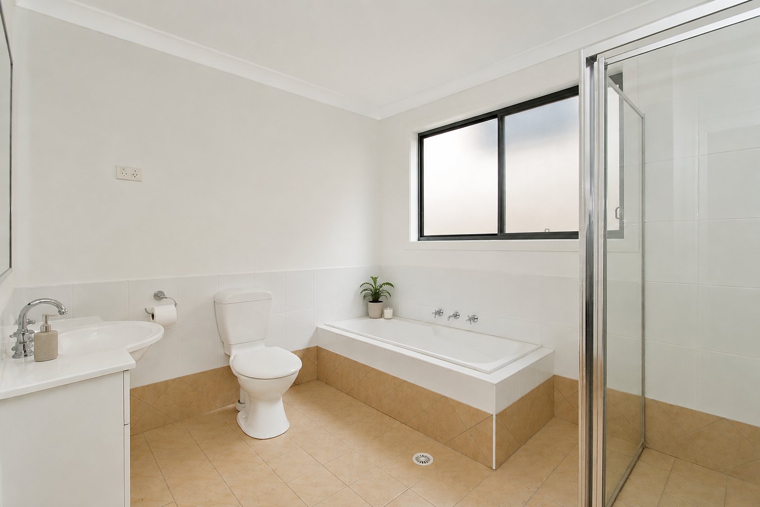 Unit 3/122 Bong Bong Road HORSLEY 9