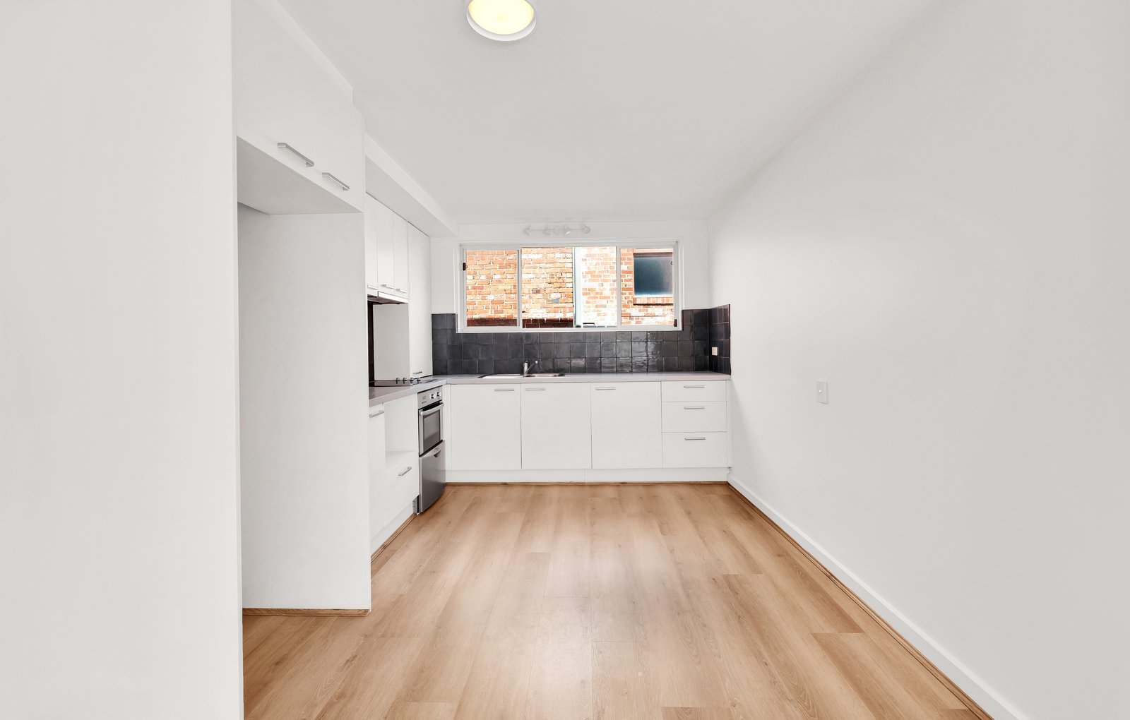 Gallery: unit 3/192 Cecil Street