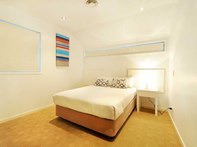 Unit 323 Shingley Drive CANNONVALE 6