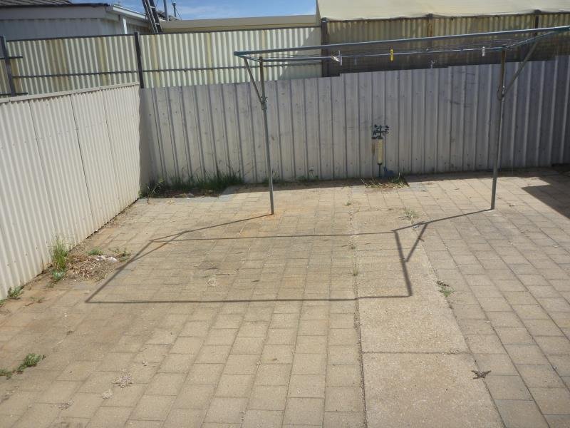 Unit 3/263 Bourke Street TOLLAND 4