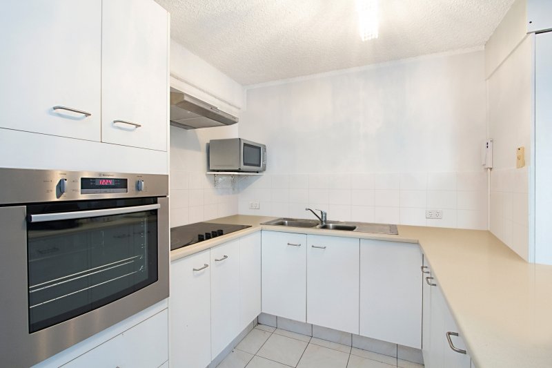 Unit 3/276 The Esplanade "Seventh Avenue Apartments"  BURLEIGH HEADS 4