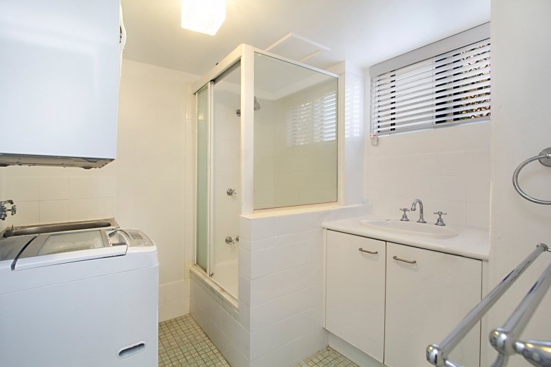 Unit 3/276 The Esplanade "Seventh Avenue Apartments"  BURLEIGH HEADS 6