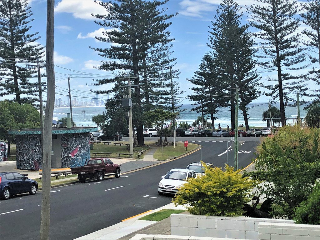 Unit 3/51 Hayle Street BURLEIGH HEADS 1