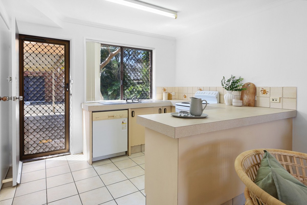 Unit 3/77 Sunshine Parade MIAMI 8