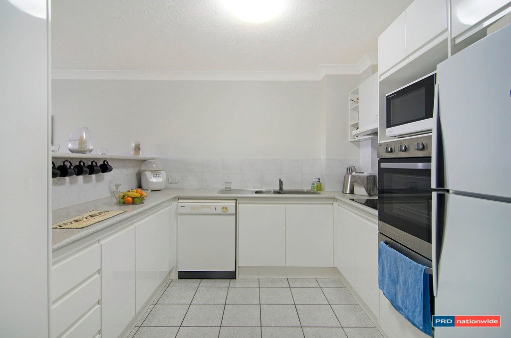Unit 38/56 Hooker Bvd BROADBEACH 4