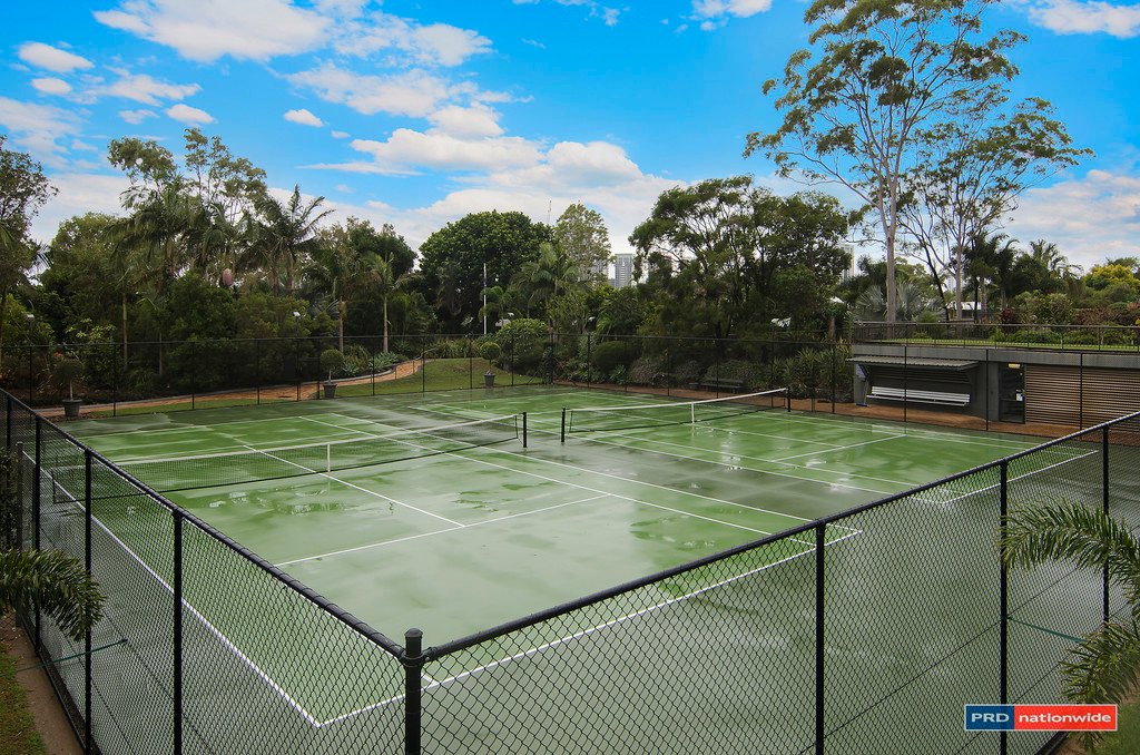 Unit 38/56 Hooker Bvd BROADBEACH 14